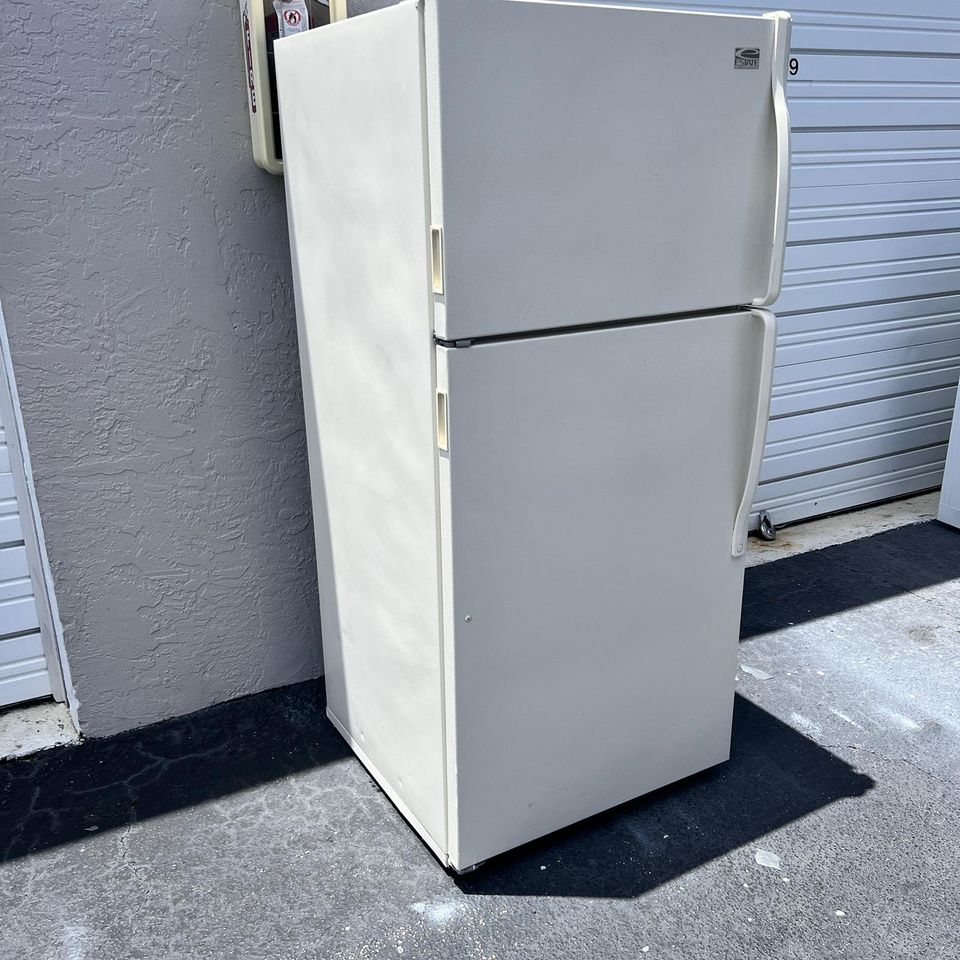 Estate Top and Bottom Refrigerator Estate Top and Bottom Refrigerator